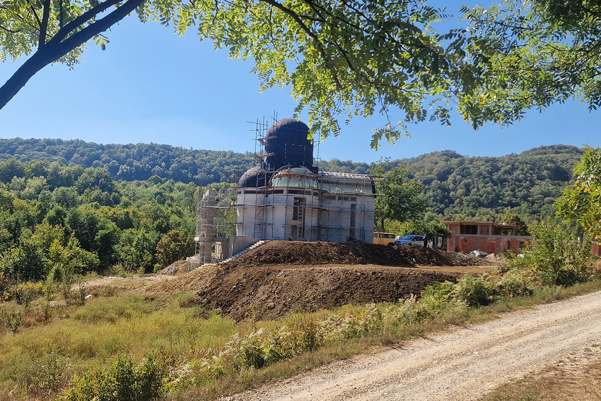 Otac na ognjištu predaka u Stjepkovici gradi manastir u spomen na preminulog sina (FOTO)