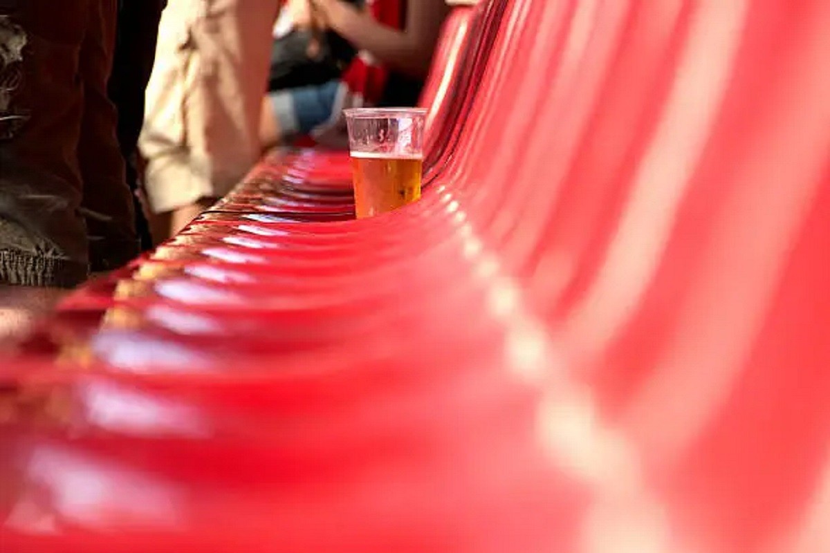 Pivo i fudbal? Britanski premijer nema dilemu