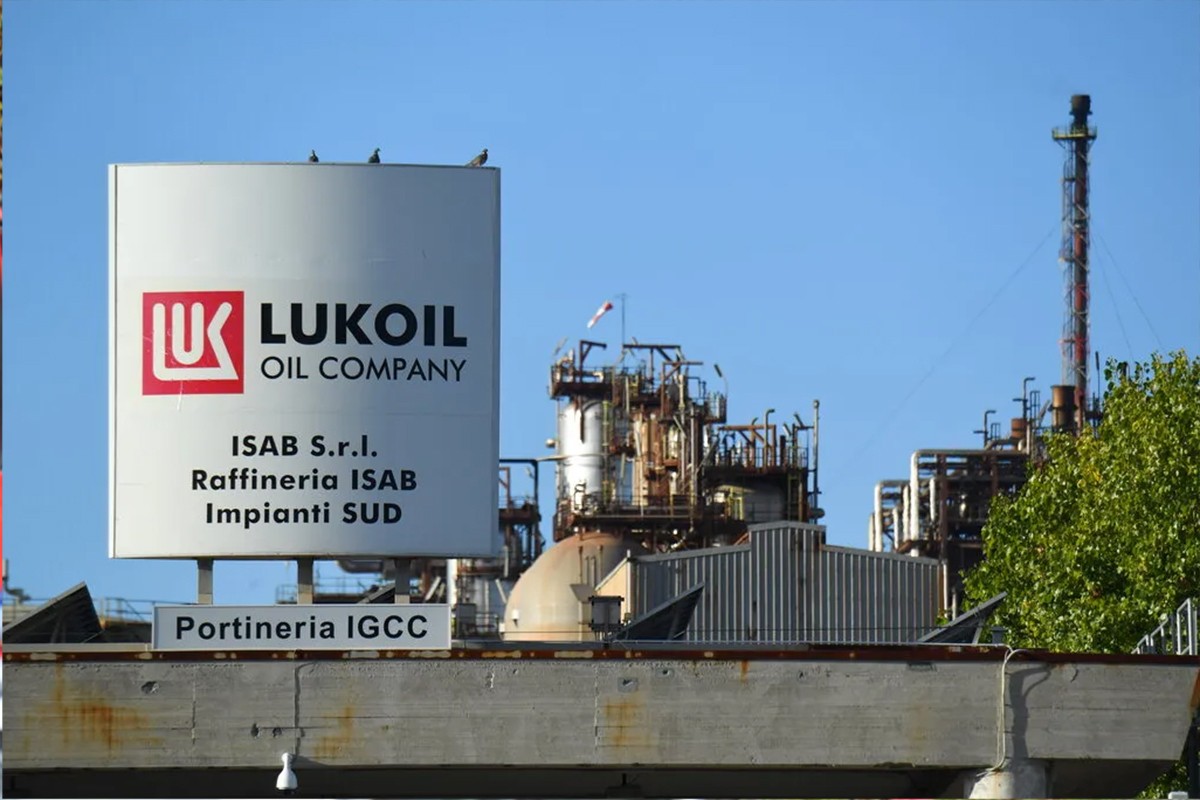 Velika bitka za Lukoil: Bivši gazda Čelsija okupio moćne milijardere