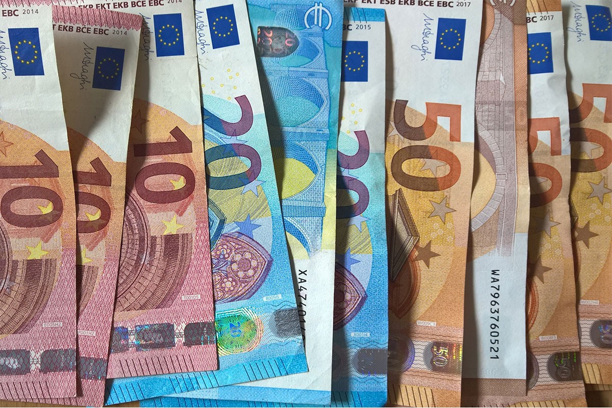 Saobraćajni redar u avgustu zaradio 5.635 evra: Plata skoro kao premijerova