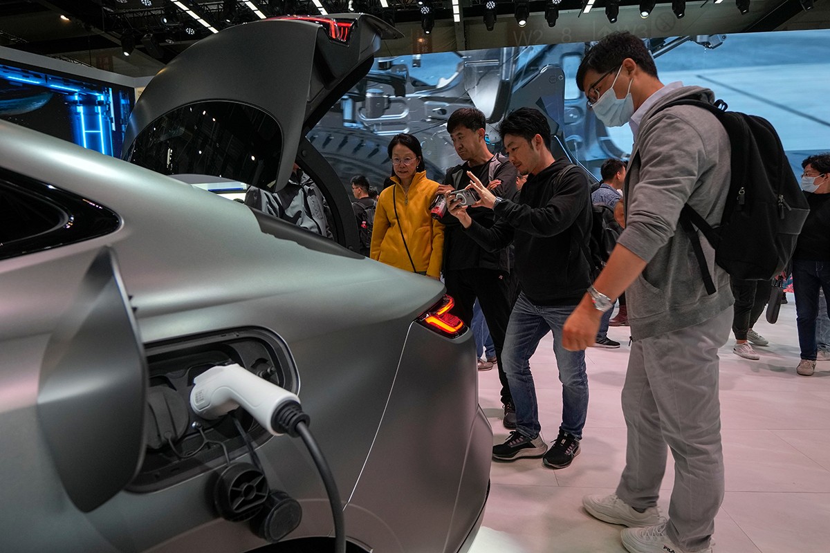 Geely predstavio punjač koji može da napuni bateriju za nekoliko minuta