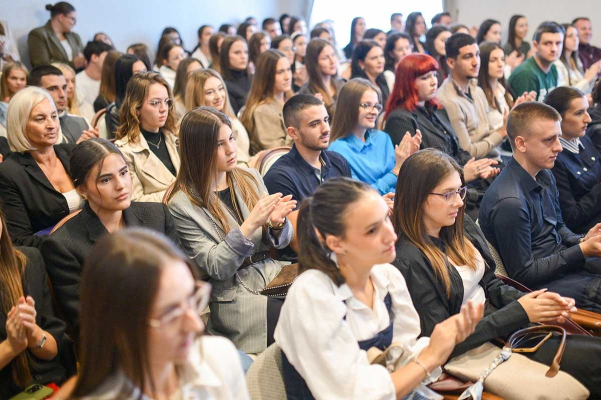 Draško Stanivuković podijelio rješenja brucošima