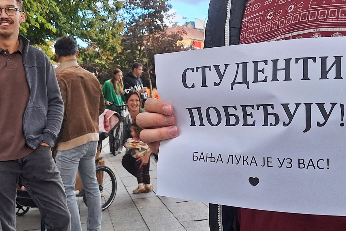 Banjalučani se okupili nakon otkazivanja dolaska studenata iz Srbije