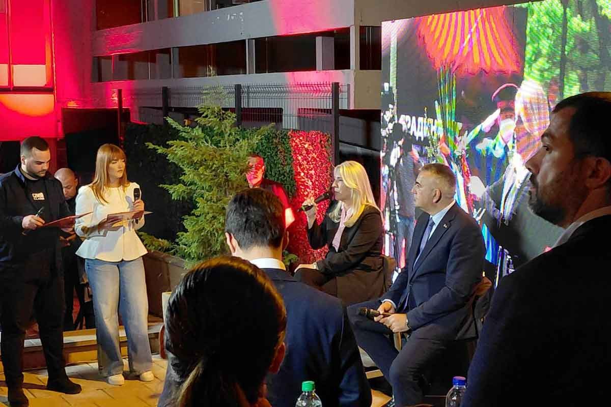 Minić: Srednjoškolcima će jednom godišnje biti podijeljeni vaučeri