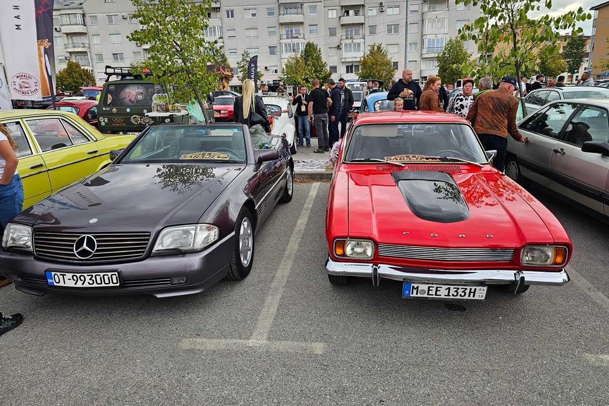 Izložba oldtajmer vozila kod trga "Srbija" (FOTO)