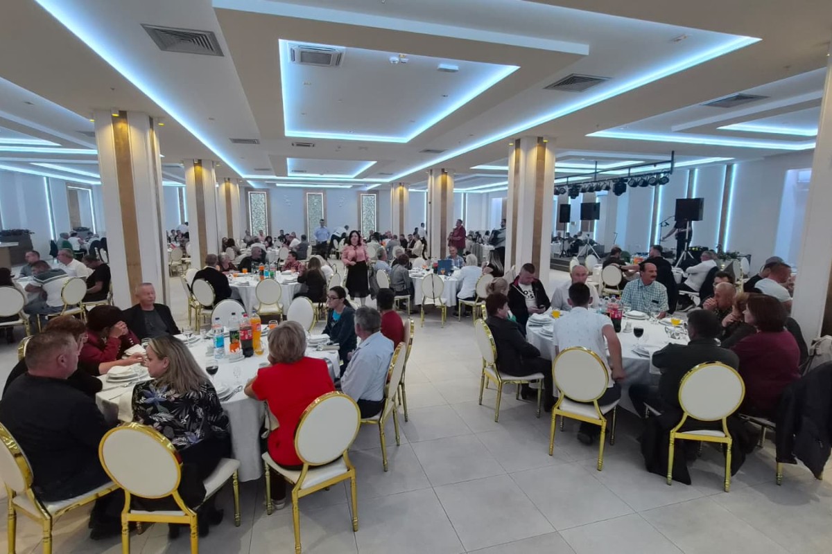 Najveća tribina Ujedinjene Srpske u Novoj Topoli: Sve generacije su uz nas