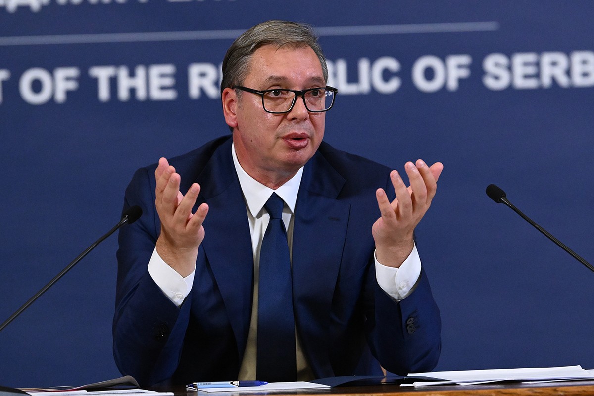 Vučić podnosi ostavku