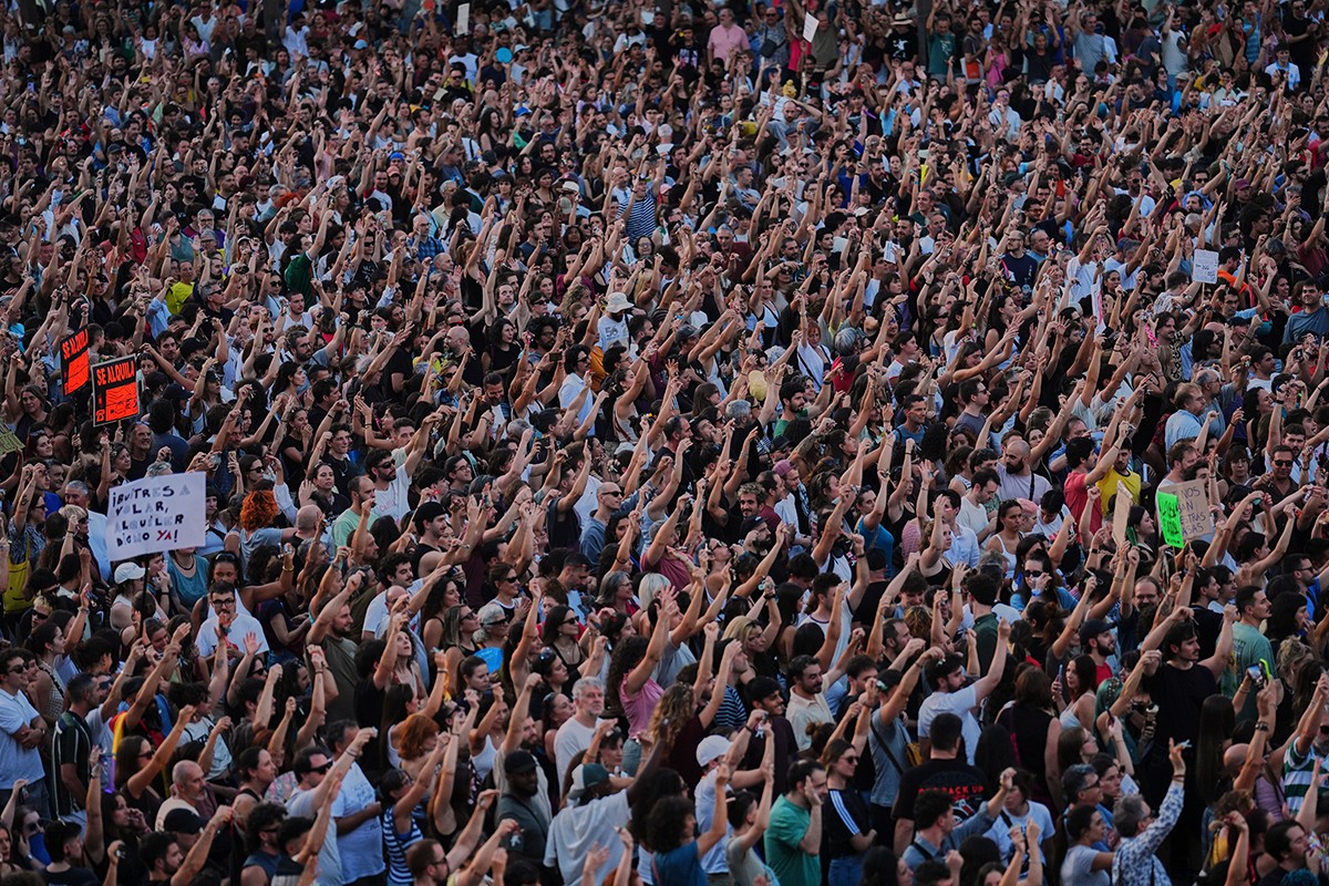 Hiljade demonstranata u borbi za stanarska prava nakon deložacije starice