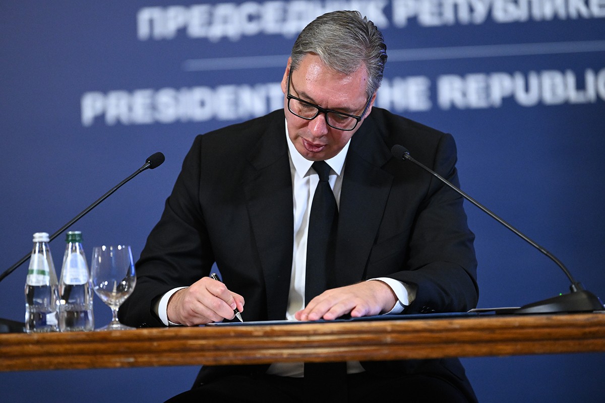 Vučić podnio ostavku i saopštio ko će biti v.d. predsjednika Srbije