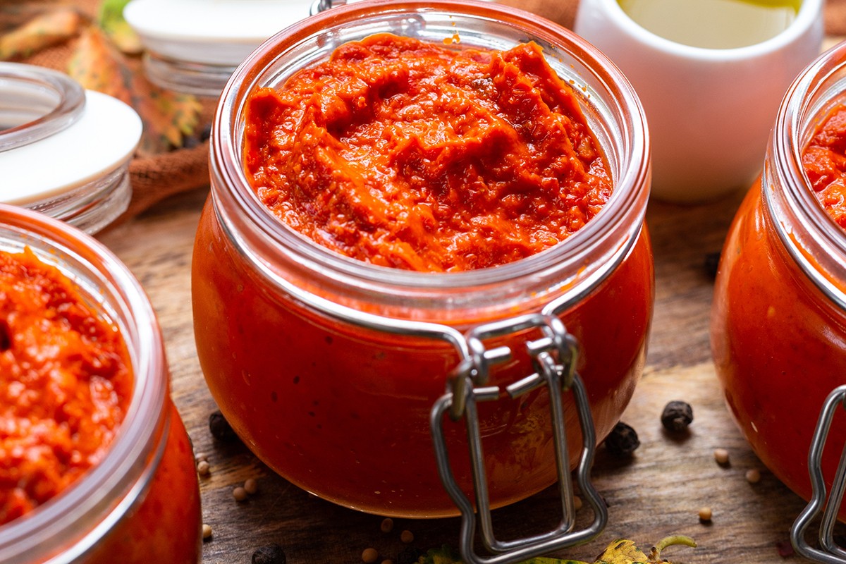 Ajvar iz rerne za one koji ne žele cijeli dan pored šporeta