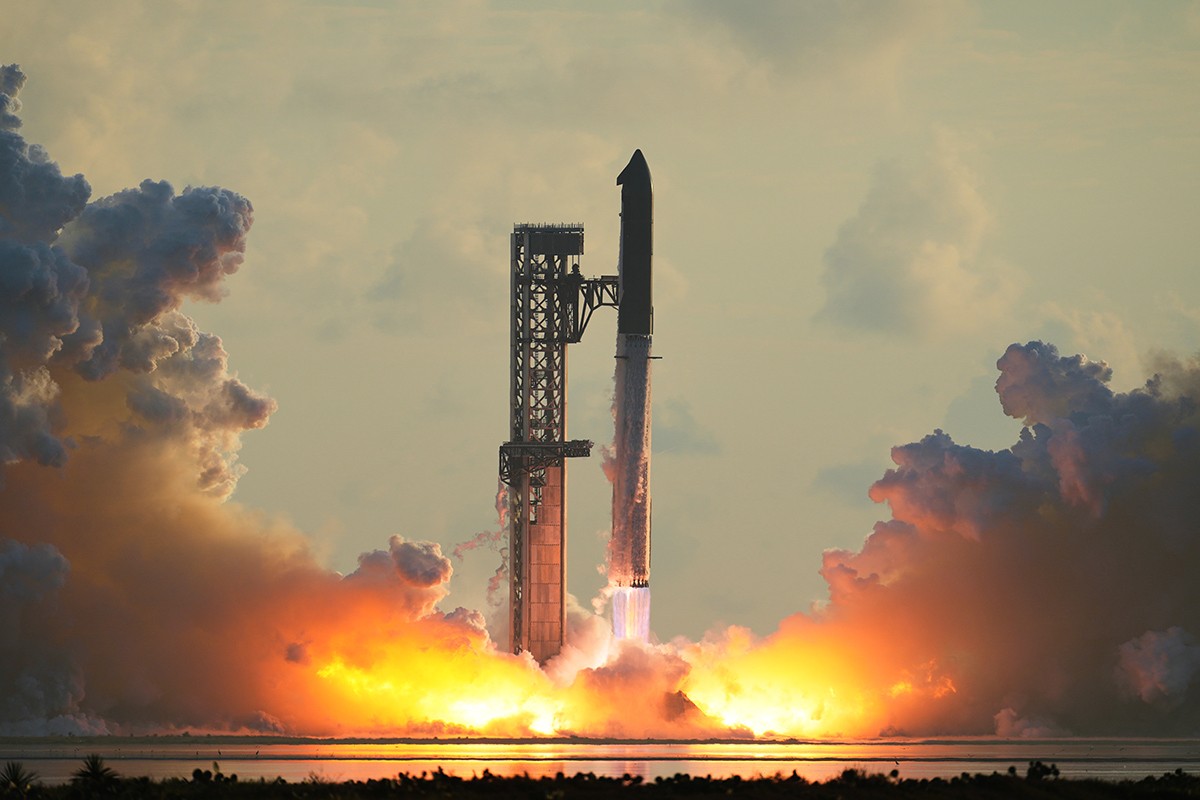 Kompanija "SpaceX" lansirala raketu u Zemljinu orbitu