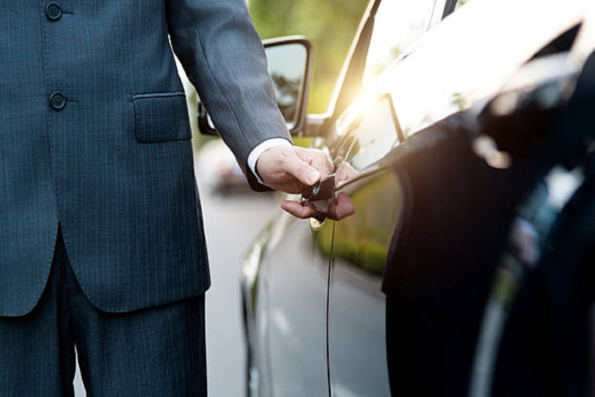 Bogati zatvaraju novčanike: Luksuzni automobili u problemu