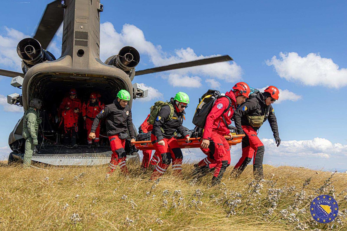 Kad je svaka sekunda važna: Spasioci iz BiH sa EUFOR-om vježbali spasavanje helikopterom