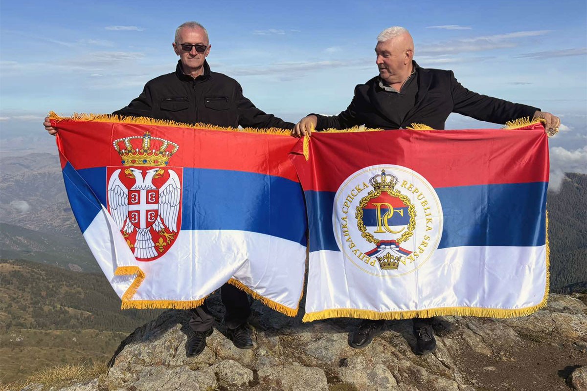 Zastava Republike Srpske razvijena na Kajmakčalanu