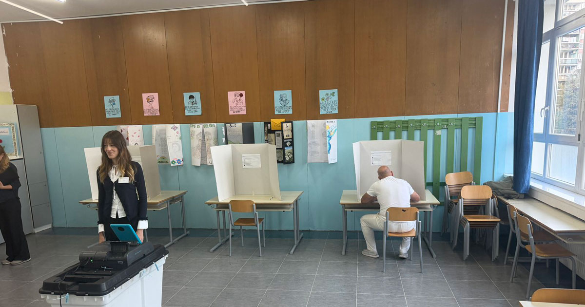 CIK BiH: Zbog problema sa skenerima kasni otvaranje biračkih mjesta