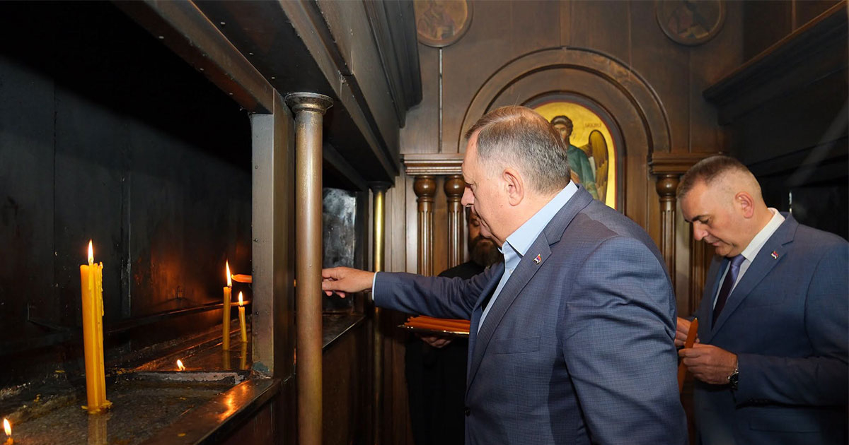 Milorad Dodik se poslije izbora pomolio za srpski narod