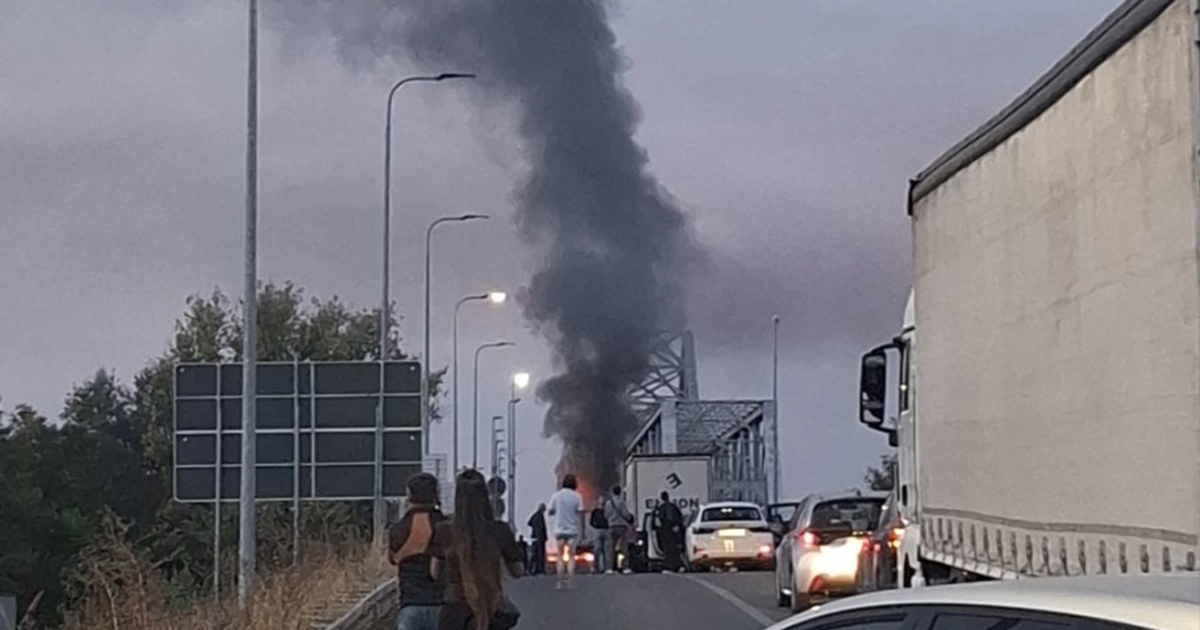Na Rači i dalje obustavljen saobraćaj zbog izlivanja nafte