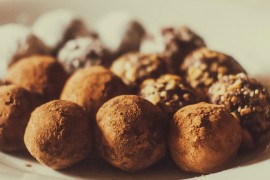 Jedna smjesa, tri vrste kuglica: Kokos, kakao i kafa s orasima