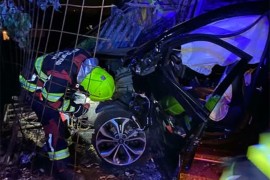 Težak udes kod škole u Banjaluci: Dvije osobe povrijeđene (FOTO)