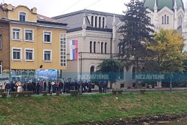 Redovi i ispred Ambasade Srbije u Sarajevu (FOTO)