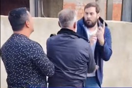 Napadnuti novinari na biračkom mjestu, gađani kamenicama (VIDEO)