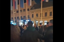 Novosađani slave pobjedu studenata na Trgu Slobode (VIDEO)