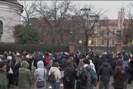 Sud vratio profesorke na posao, direktor Jovine gimnazije ih sprečava (VIDEO)