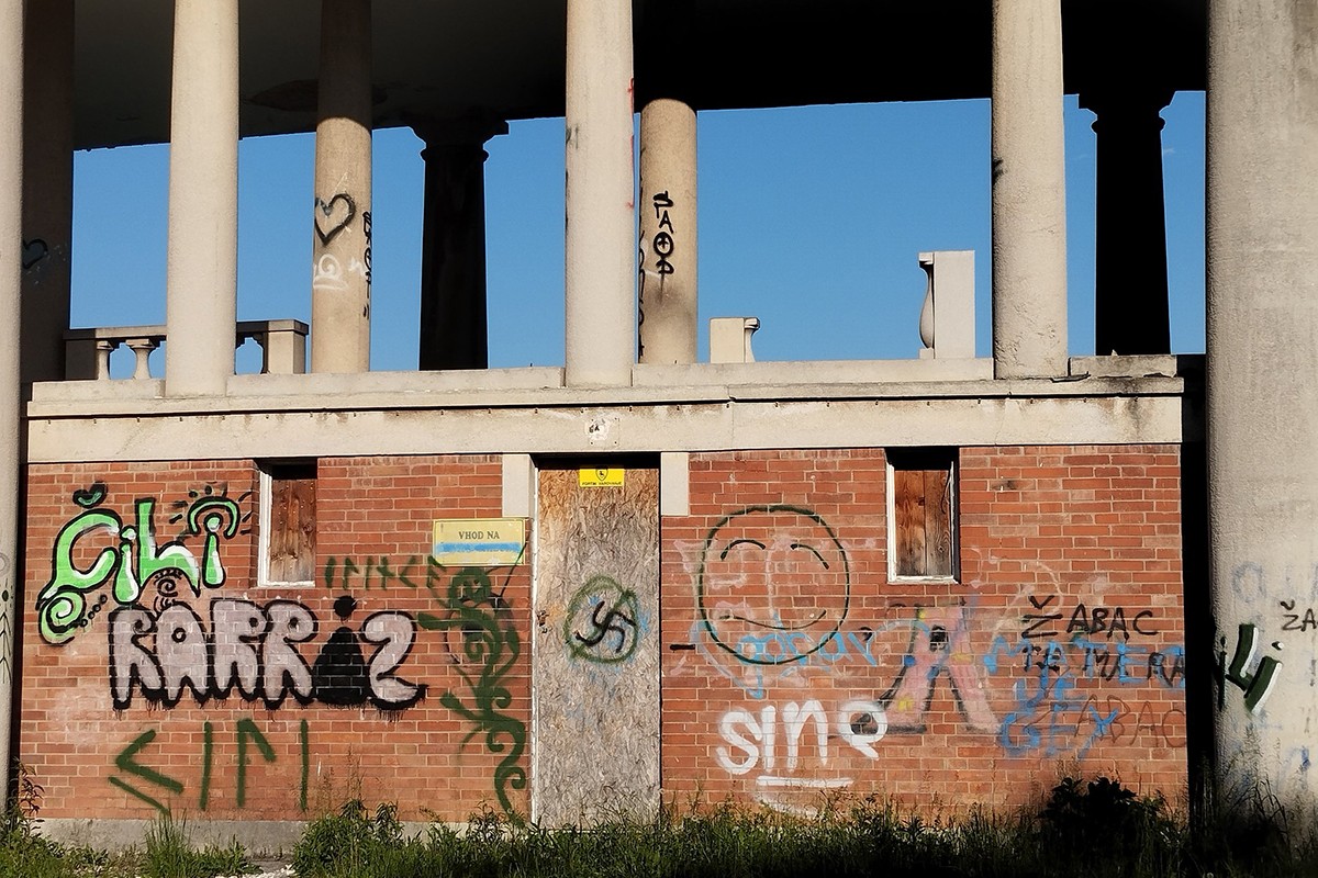 Kultni stadion iz doba Jugoslavije potpuno propao: Na njemu slavila i BiH (FOTO)
