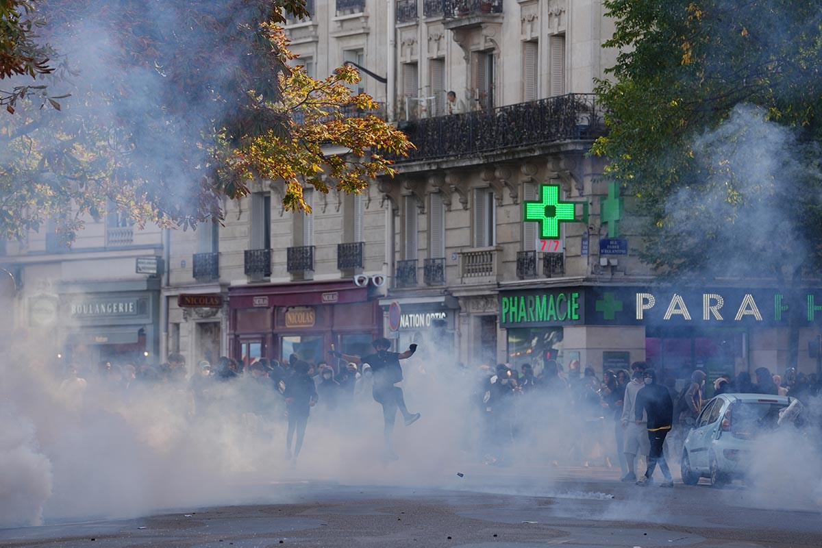 Haos na ulicama Francuske ne prestaje: Gore škole i kontejneri (FOTO, VIDEO)