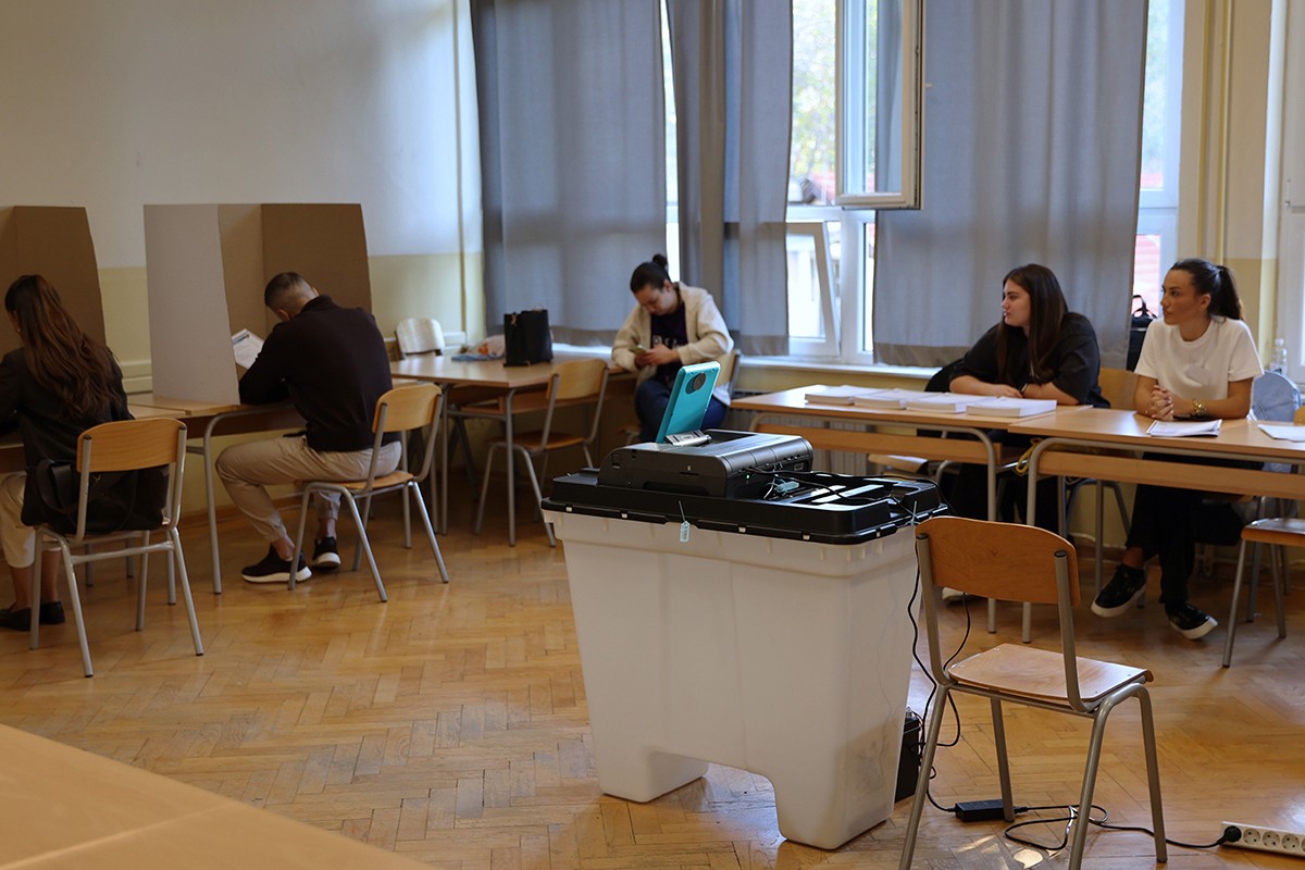 Kasnilo otvaranje 53 biračka mjesta u Tuzli, dva još nisu otvorena