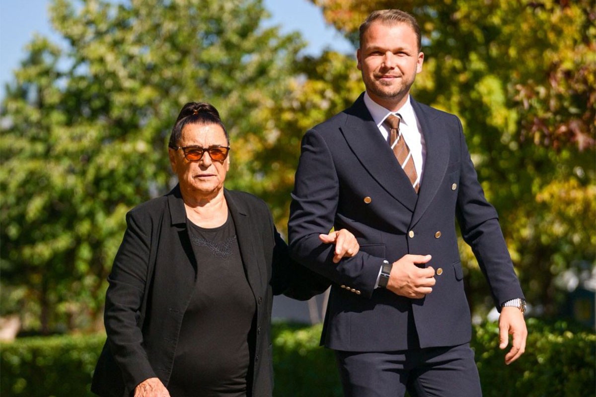 Draško Stanivuković na glasanje došao sa bakom