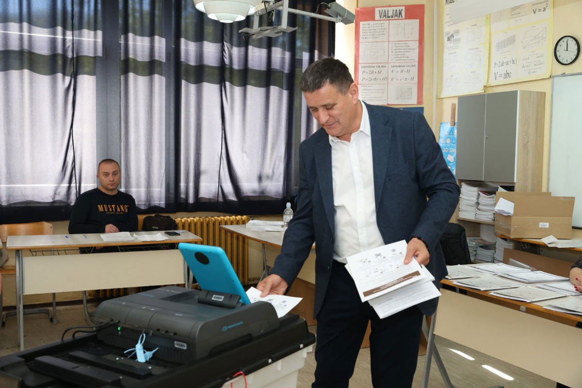 Vlado Đajić glasao u banjalučkom naselju Obilićevo
