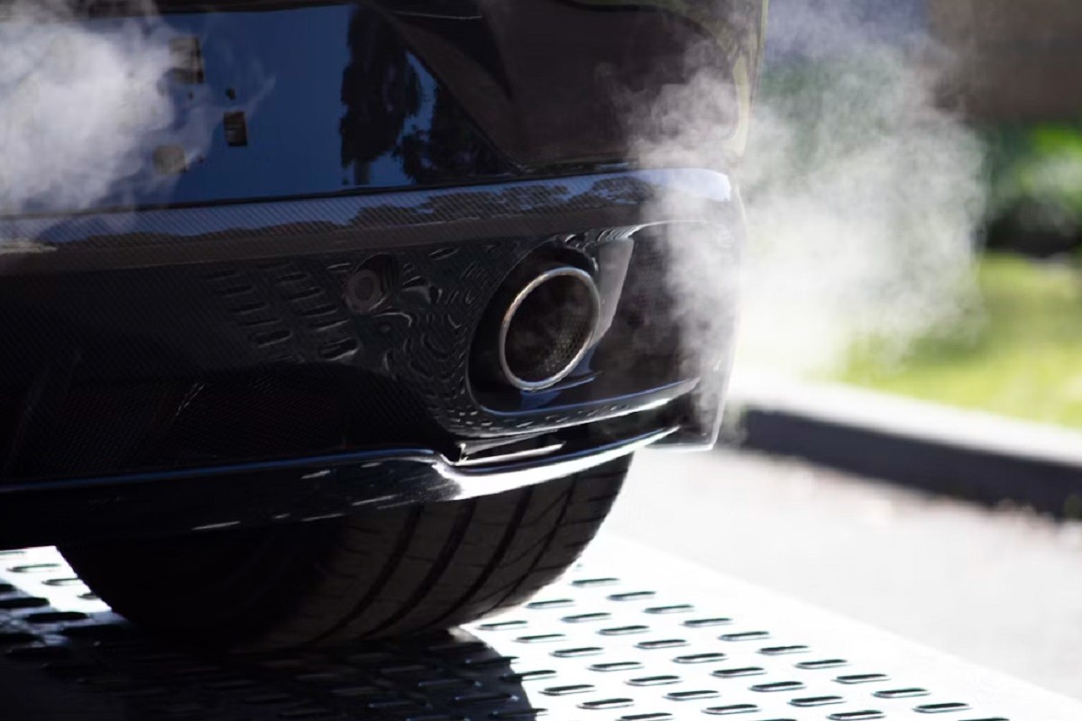 Zašto novi automobili imaju lažne auspuhe?