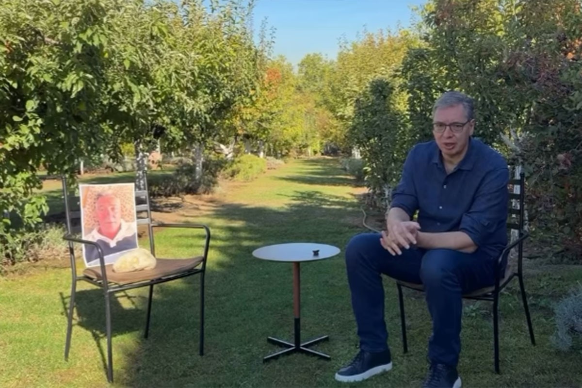 Vučić "razgovarao" sa kamenom za kupus (VIDEO)