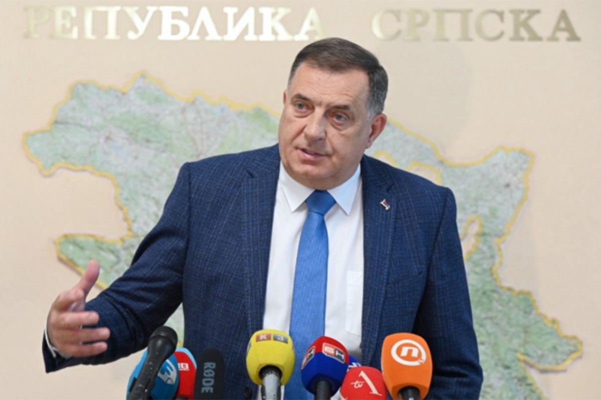 Dodik u šetnji Banjalukom: Ručice naše male, leđa ste mi ojačale (VIDEO)