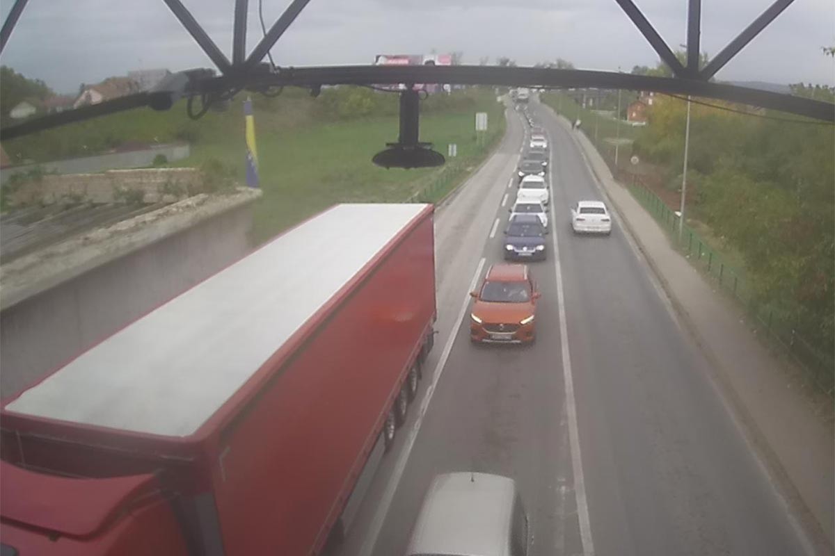 AMS RS upozorava: Gužve na tri granična prelaza i klizavi kolovozi
