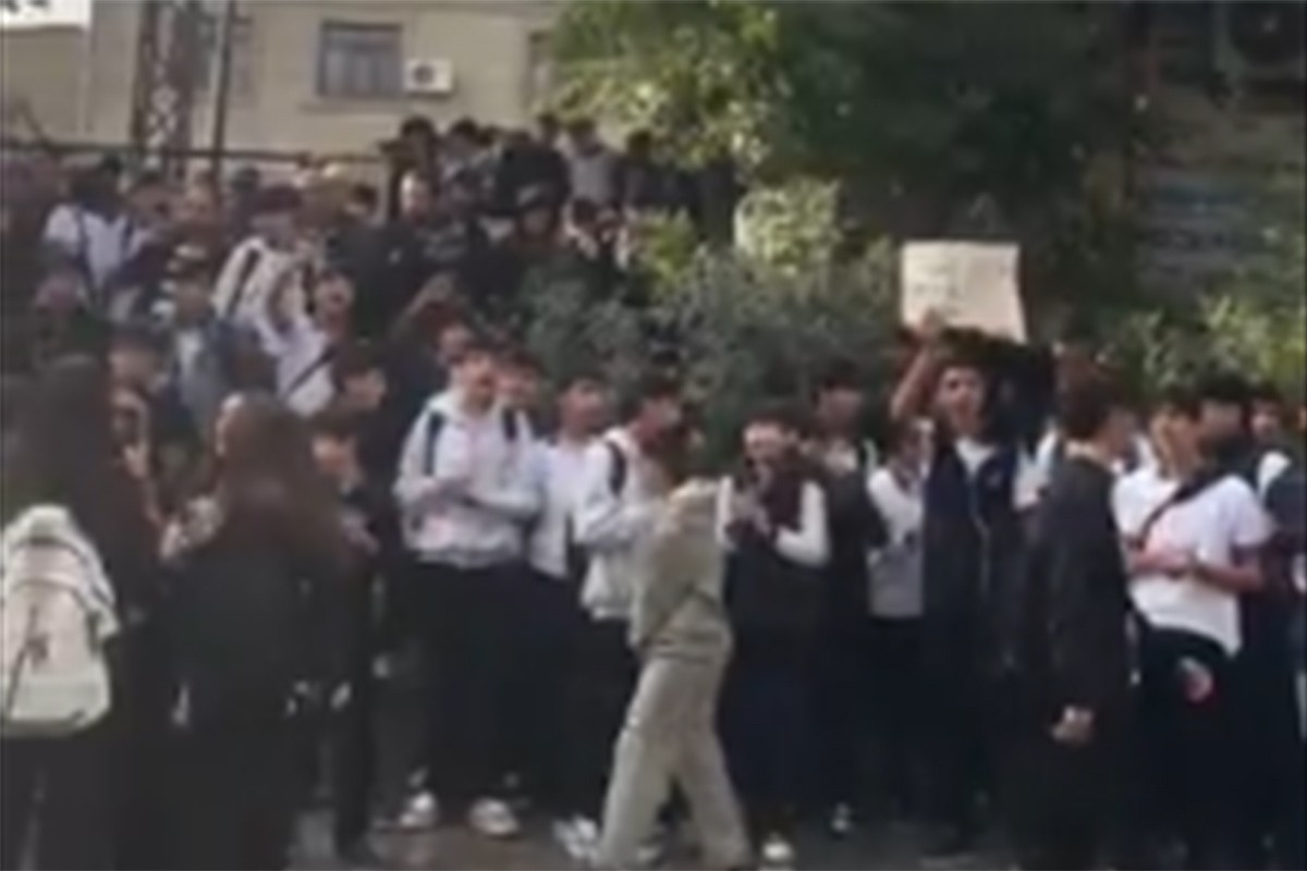 Protesti u Azerbejdžanu: Učenicama s hidžabom zabranjen ulazak u škole (VIDEO)