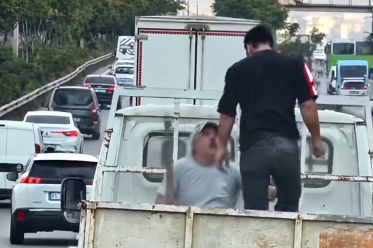 Napeto u kamionetu: Zamalo se potukli (VIDEO)