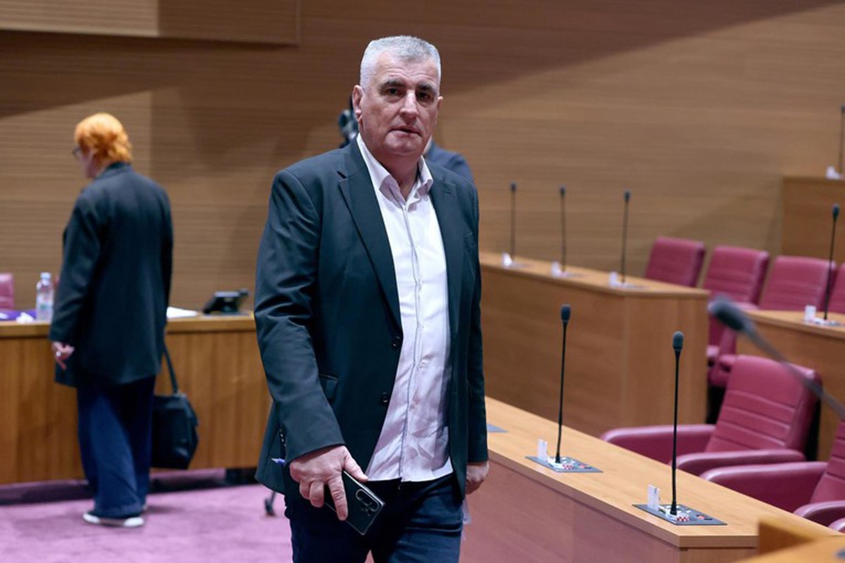Haos u Hrvatskom saboru: Bulj napao Pupovca i Porfirija, pa izbačen