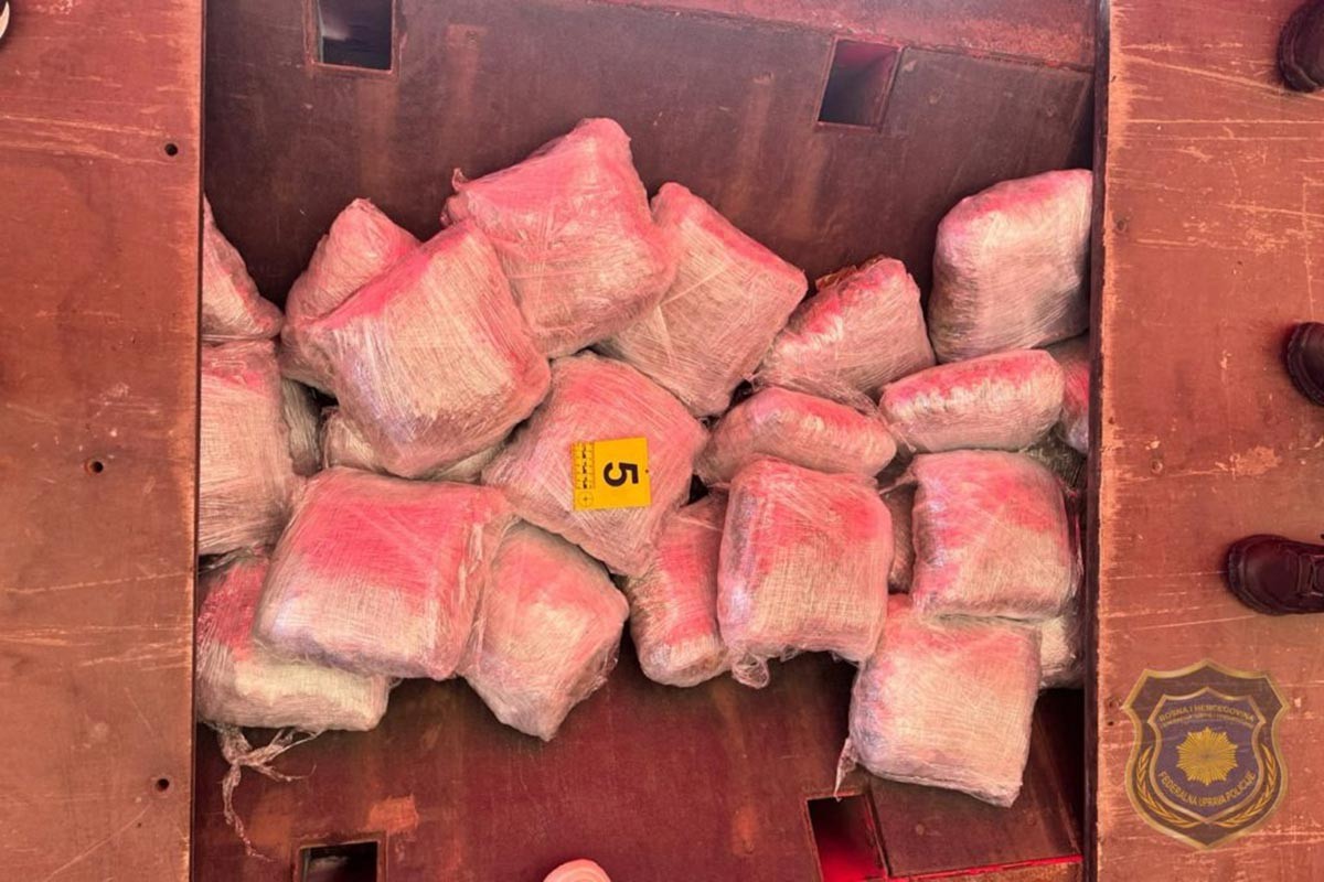 Hapšenje u akciji "Kamen": U šleperu pronađeno 100 kilograma droge (FOTO)