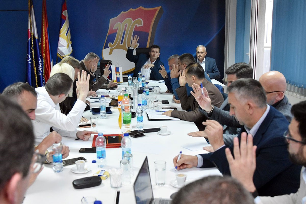 "Nezavisne" otkrivaju šta se dešavalo iza zatvorenih vrata na sjednici SDS-a