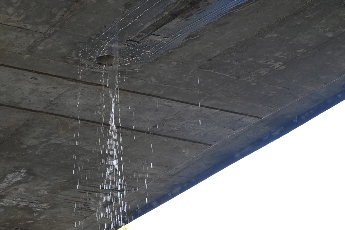 Voda iz cjevovoda na Venecija mostu i dalje otiče, radnici nastavljaju sanaciju