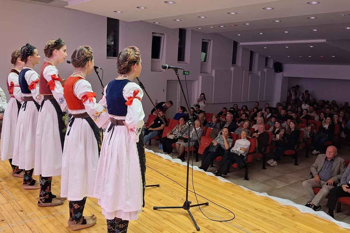 Pjesmom iz Nove Topole pozdravili Beograd