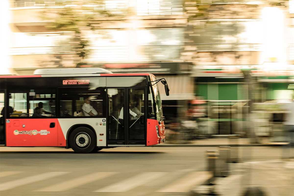 Penzioner odbio da plati autobusku kartu pa ošamario policajca