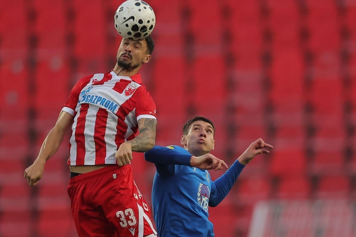 Zvezda uručuje Kruniću dres sa brojem 100