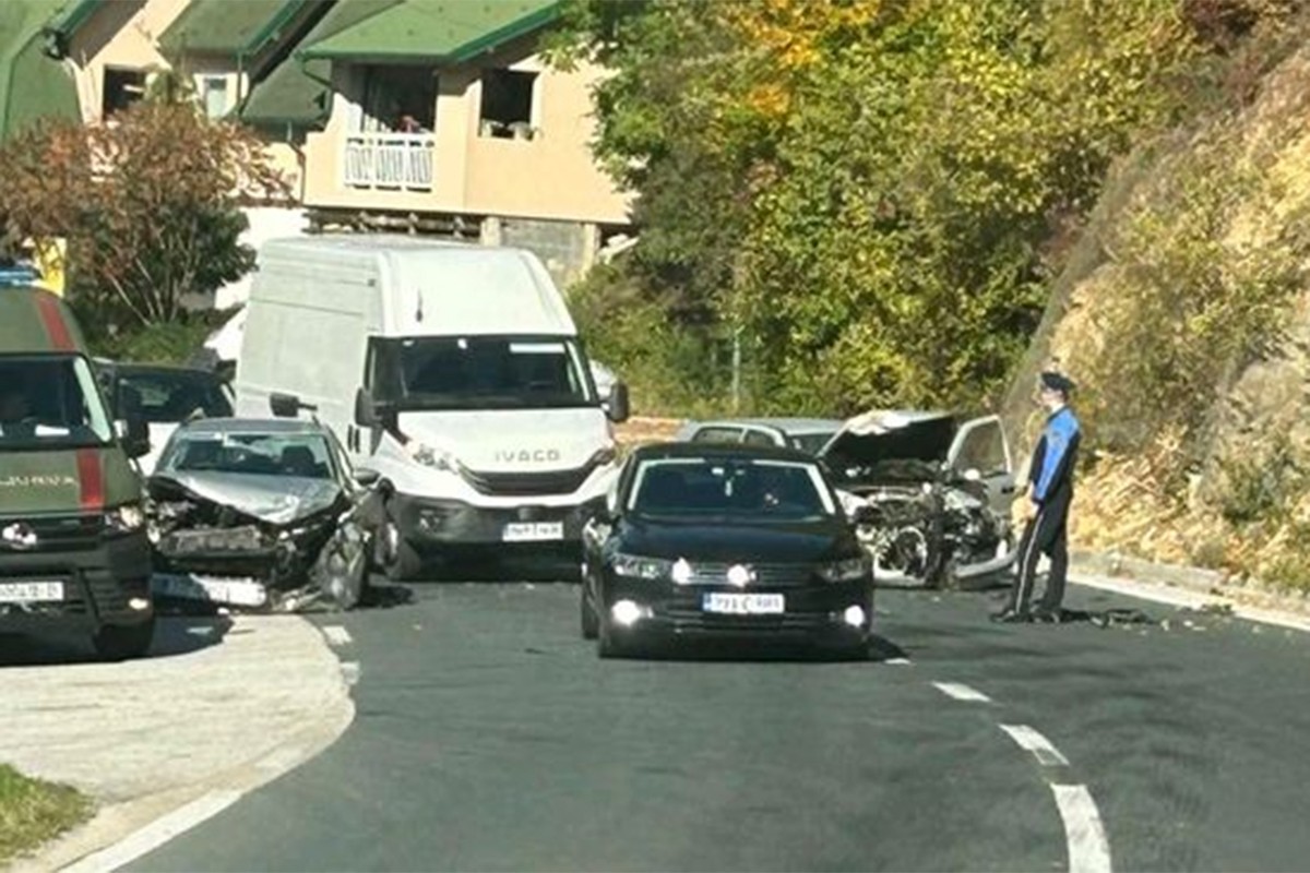 Udes kod Ilijaša: Dvije osobe prevezene u bolnicu