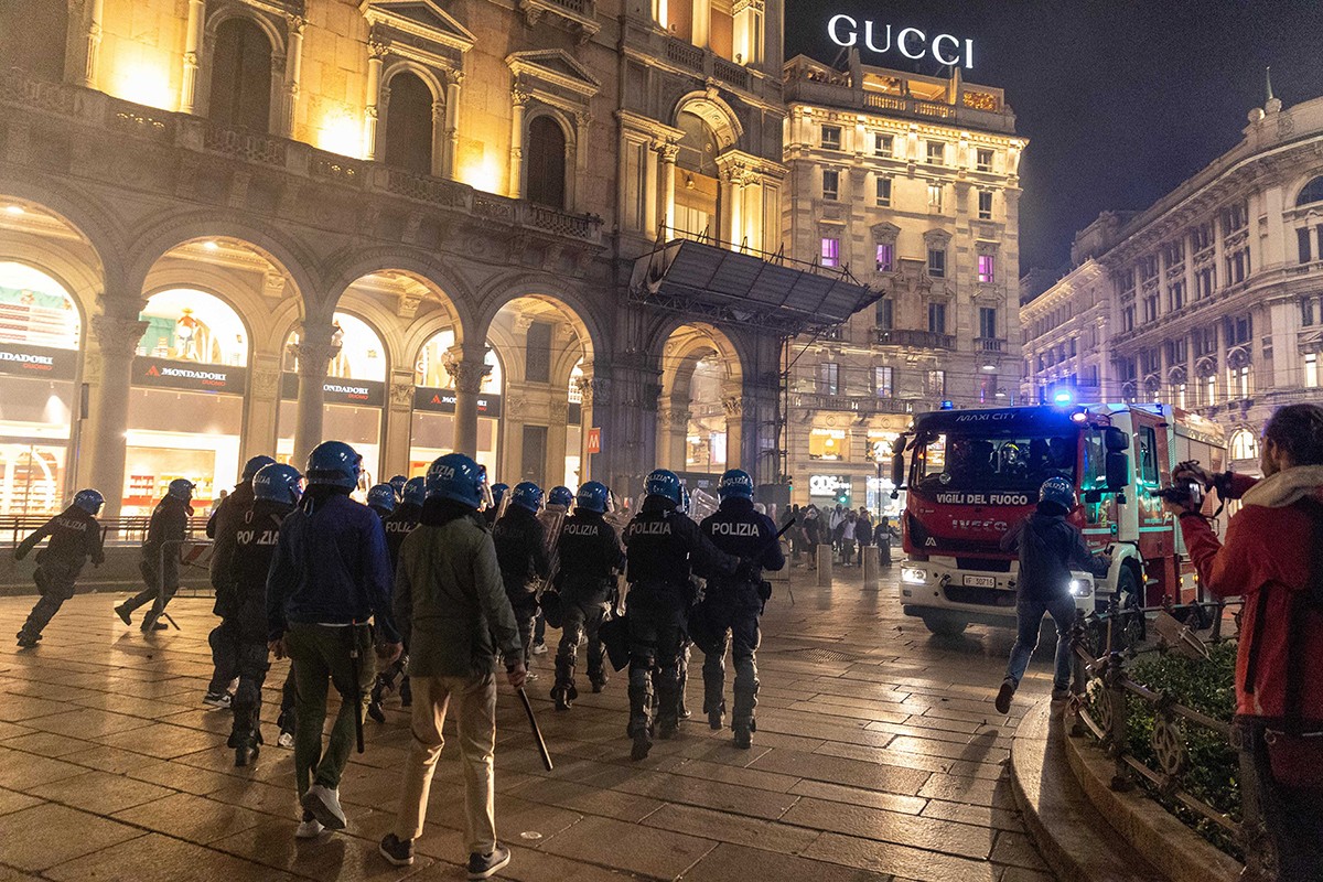 Italija šalje vojsku da "odbrani Milano", luksuzne radnje prazne izloge (VIDEO)