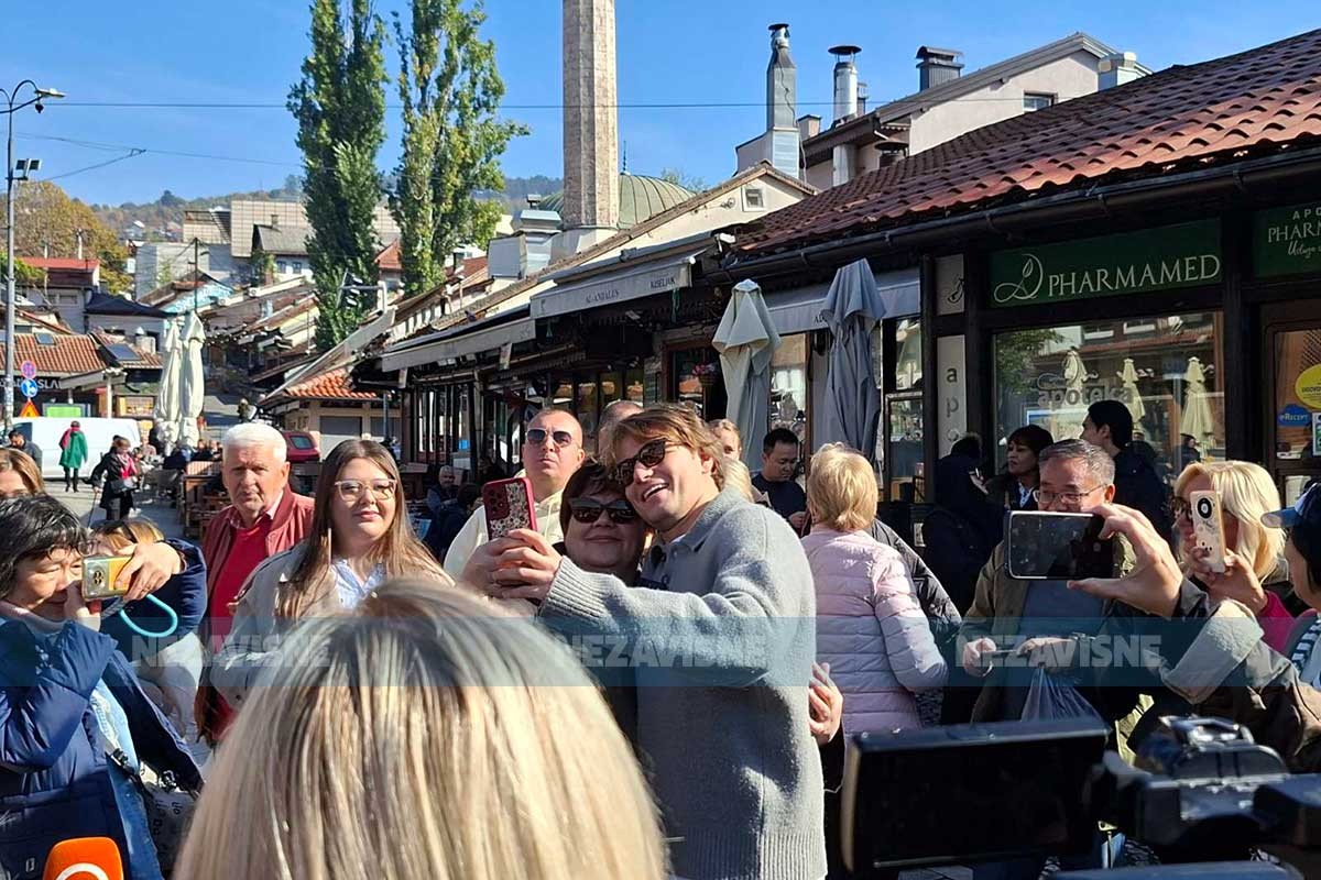 Jakov Jozinović stigao u Sarajevo: Otkrio šta priprema za koncert u Skenderiji