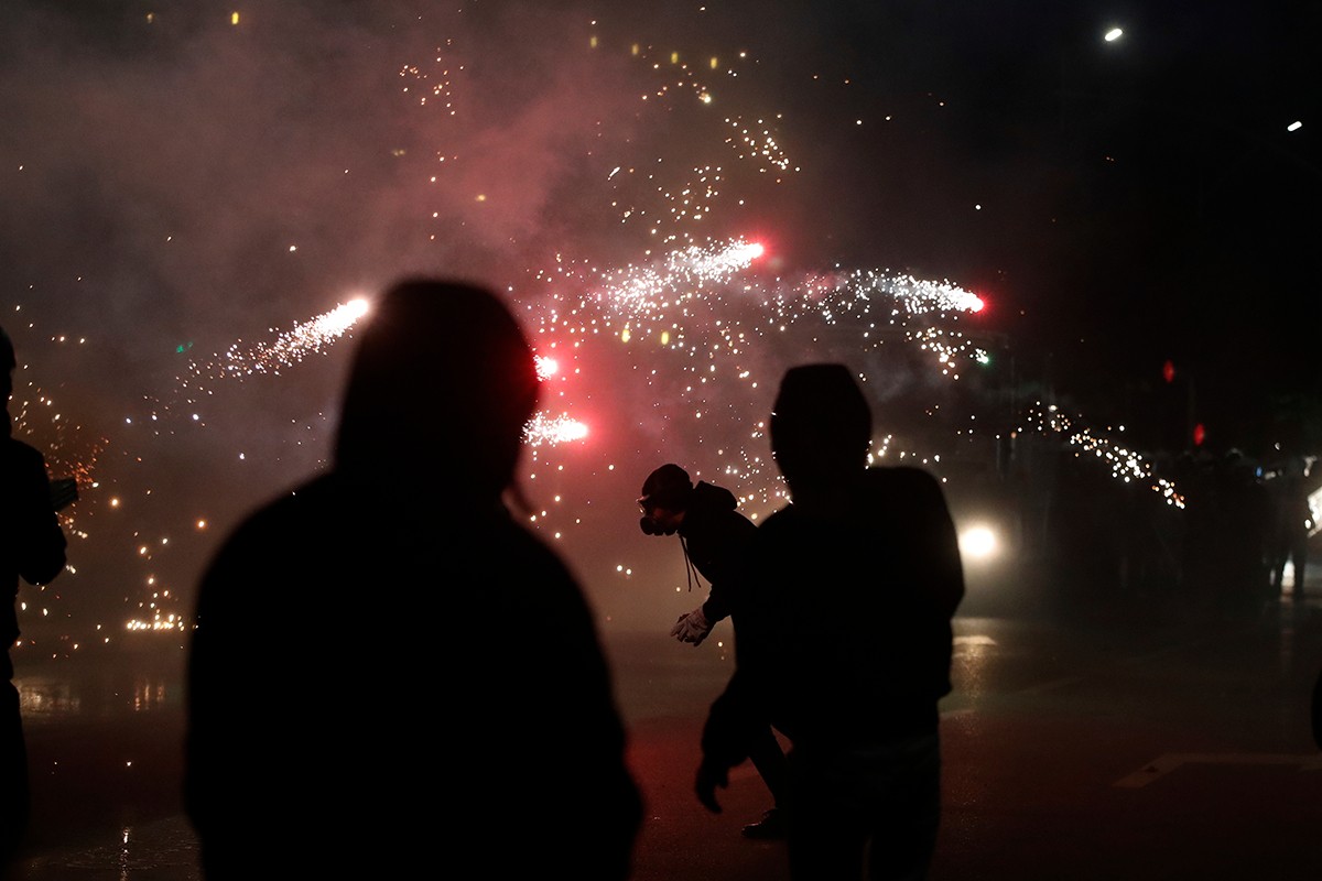 Haos u Tirani: Molotovljevi kokteli, suzavac i vodeni topovi