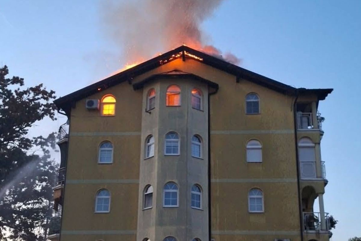 Detalji požara u Srpcu: Povrijeđena dva vatrogasca, izgorjela dva stana (VIDEO)